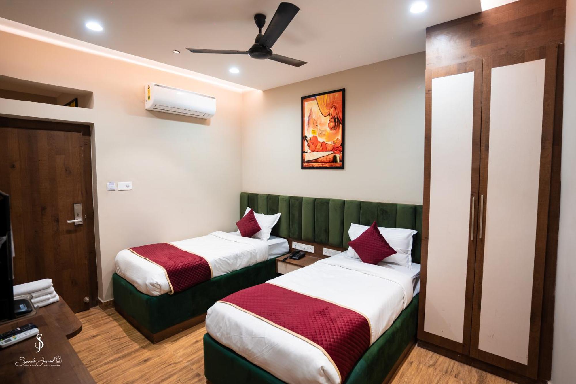 Hotel Jsr Ganga Varanasi Bagian luar foto